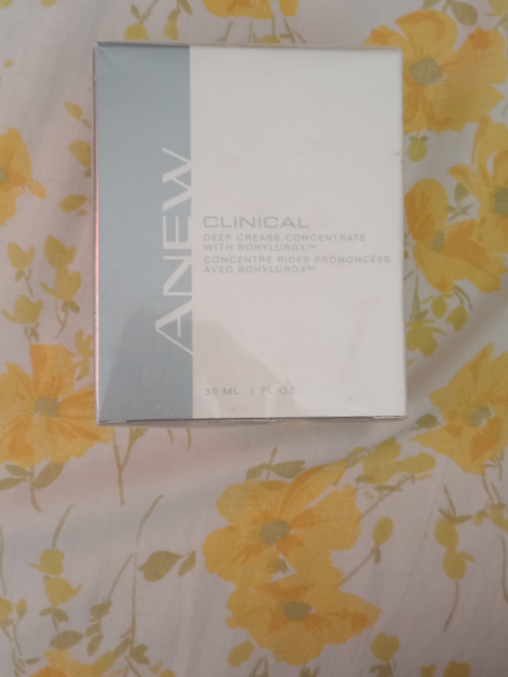 Avon Anew Clinical Eye Cream - White & Light Blue